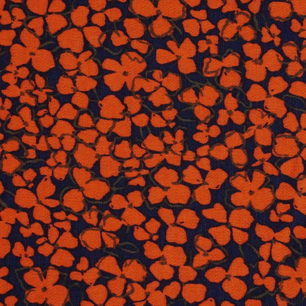 Viskose Crepe mit Nylon rotorange Blüten auf dunkelblau